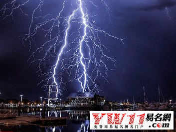 夢(mèng)見(jiàn)閃電