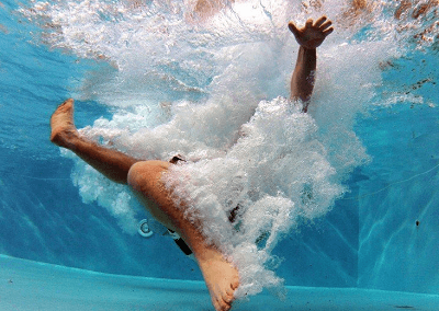 夢見掉到水里