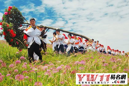 苗族的傳統(tǒng)節(jié)日,苗族的風俗慣